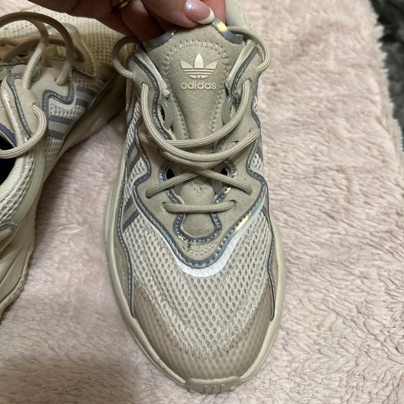 Adidas Oswego Sneakers - Picture 1 of 4